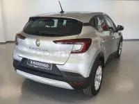Usado Renault Captur Equilibre 90 CV (66 kW) 2023 Gris / plata SUV