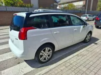 Usado Peugeot 5008 Allure 130 CV (95 kW) 2016 Blanco Monovolumen