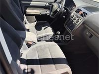 Usado VW Touran Highline 140 CV (102 kW) 2007 Gris / plata Monovolumen