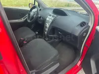 Usado Toyota Yaris 87 CV (63 kW) 2008 Rojo Utilitario