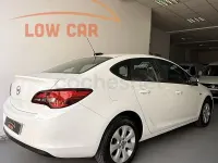 Usado Opel Astra Elegance 140 CV (102 kW) 2018 Blanco Berlina