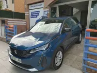 Usado Peugeot 3008 Active 131 CV (96 kW) 2022 Azul SUV