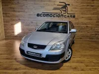 Usado Kia Rio EX 110 CV (80 kW) 2006 Gris / plata Berlina