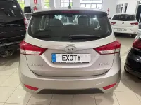 Usado Hyundai ix20 90 CV (66 kW) 2018 Beige Utilitario