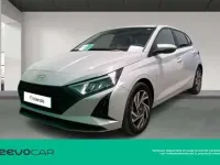 Usado Hyundai i20 80 CV (58 kW) 2025 Gris Utilitario