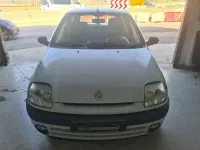 Usado Renault Clio 90 CV (66 kW) 1999 Blanco Berlina