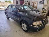 Usado Mercedes C220 Elegance 150 CV (110 kW) 1995 Azul Berlina