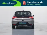 Usado Hyundai i20 100 CV (73 kW) 2023 Gris Utilitario