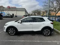 Usado Kia Stonic GT-Line 100 CV (73 kW) 2022 Blanco SUV