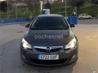 Usado Opel Astra Cosmo 115 CV (84 kW) 2010 Negro Berlina
