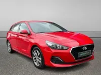 Usado Hyundai i30 120 CV (88 kW) 2019 Rojo Familiar