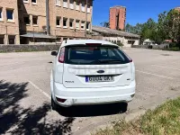 Usado Ford Focus Trend 90 CV (66 kW) 2009 Blanco Berlina