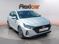 Usado Hyundai i20 101 CV (74 kW) 2023 Gris Utilitario