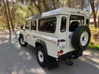 Używany Land Rover Defender 122 KM (89 kW) 2007 Biały Kombi