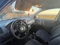 Usado VW Polo Trendline 75 CV (55 kW) 2004 Azul Berlina