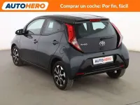 Usado Toyota Aygo X-play 69 CV (50 kW) 2020 Negro Utilitario