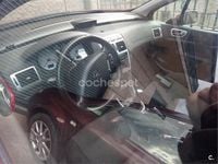 Usado Peugeot 307 110 CV (80 kW) 2006 Rojo Familiar