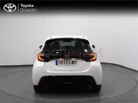 Usado Toyota Yaris Hybrid Style 116 CV (85 kW) 2022 Blanco Berlina