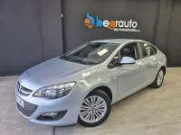 Usado Opel Astra Selective 136 CV (100 kW) 2015 Gris / plata Berlina