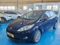 Usado Ford Fiesta Titanium 97 CV (71 kW) 2011 Azul Utilitario