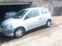 Usado Toyota Yaris Sol 68 CV (50 kW) 1999 Gris / plata Berlina