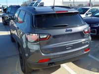 Usado Jeep Compass Trailhawk 240 CV (176 kW) 2022 Gris / plata SUV
