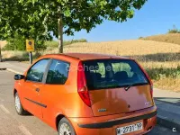 Usado Fiat Punto 80 CV (58 kW) 2000 Naranja Utilitario