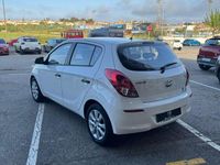 Usado Hyundai i20 85 CV (62 kW) 2013 Blanco Utilitario