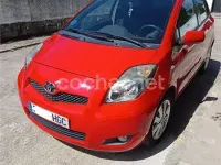 Usado Toyota Yaris Connect Style 101 CV (74 kW) 2011 Rojo Utilitario