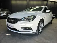 Usado Opel Astra Dynamic 110 CV (80 kW) 2019 Blanco Utilitario