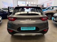 Usado Kia Stonic 100 CV (73 kW) 2025 Gris / plata SUV