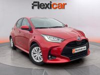 Usado Toyota Yaris Hybrid Active 116 CV (85 kW) 2023 Rojo Berlina