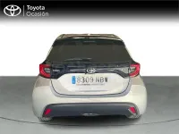 Usado Toyota Yaris Hybrid Active 116 CV (85 kW) 2025 Gris / plata Berlina