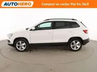 Usado Skoda Karoq Ambition 150 CV (110 kW) 2021 Blanco SUV