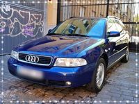 Usado Audi A4 110 CV (80 kW) 1999 Azul Familiar