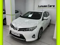 Usado Toyota Auris Hybrid Advance 136 CV (100 kW) 2014 Blanco Berlina