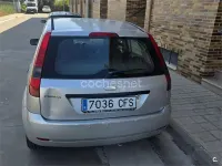 Usado Ford Fiesta Trend 80 CV (58 kW) 2003 Gris / plata Utilitario