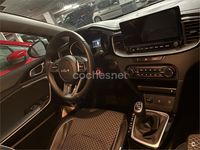 Usado Kia Ceed 136 CV (100 kW) 2024 Azul Utilitario