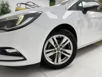 Usado Opel Astra Selective 110 CV (80 kW) 2019 Blanco