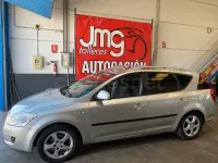 Usado Kia Ceed 115 CV (84 kW) 2008 Gris / plata Utilitario