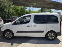 Usado Peugeot Partner Tepee Active 100 CV (73 kW) 2016 Blanco Monovolumen