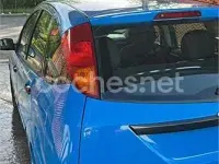 Usado Ford Focus Trend 100 CV (73 kW) 2002 Azul Berlina