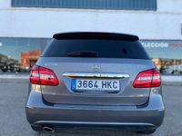 Usado Mercedes B200 136 CV (100 kW) 2013 Gris / plata Monovolumen
