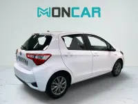Usado Toyota Yaris Hybrid Active 100 CV (73 kW) 2019 Blanco