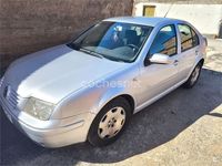 Usado VW Bora Highline 130 CV (95 kW) 2004 Gris / plata Berlina