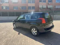 Usado Peugeot 5008 Active 112 CV (82 kW) 2011 Negro Monovolumen
