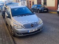 Usado Mercedes B180 109 CV (80 kW) 2008 Gris / plata Monovolumen