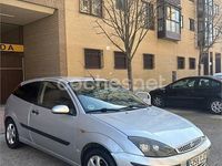 Usado Ford Focus Trend 100 CV (73 kW) 2003 Gris / plata Berlina
