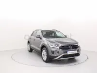 Usado VW T-Roc 150 CV (110 kW) 2025 Gris / plata SUV