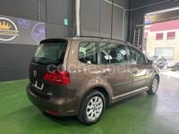 Usado VW Touran Advance 105 CV (77 kW) 2014 Marrón Monovolumen